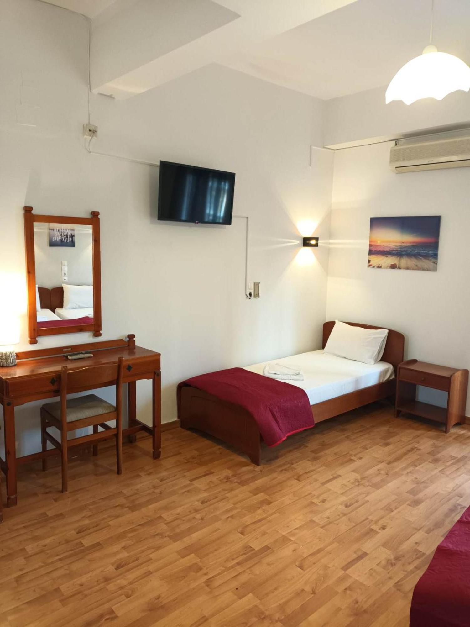 Saint George Hotel Lutrá Edipszú Kültér fotó