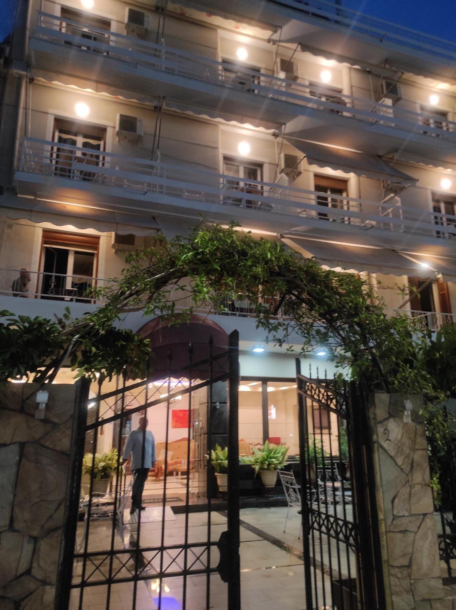 Saint George Hotel Lutrá Edipszú Kültér fotó